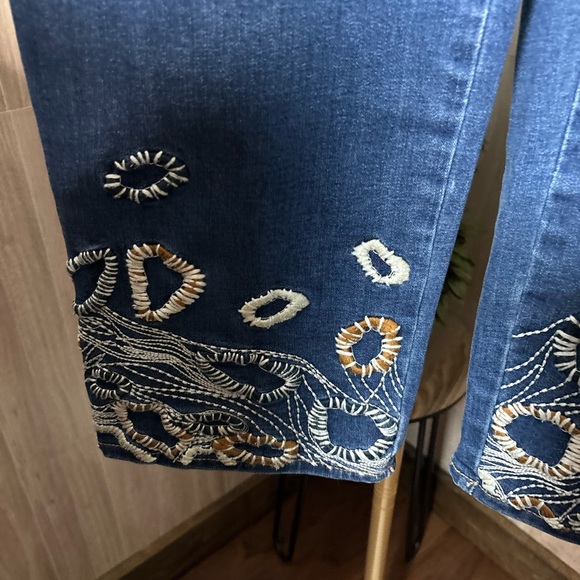 Chico’s Girlfriend Straight Leg Ankle Elegant Embroidered Jeans - Picture 5 of 9